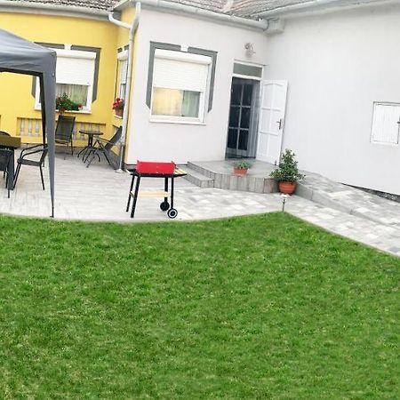 Viktor Apartmanhaz Zamárdi Buitenkant foto