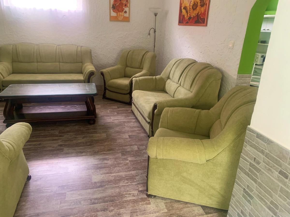 Viktor Apartmanhaz Zamárdi Buitenkant foto