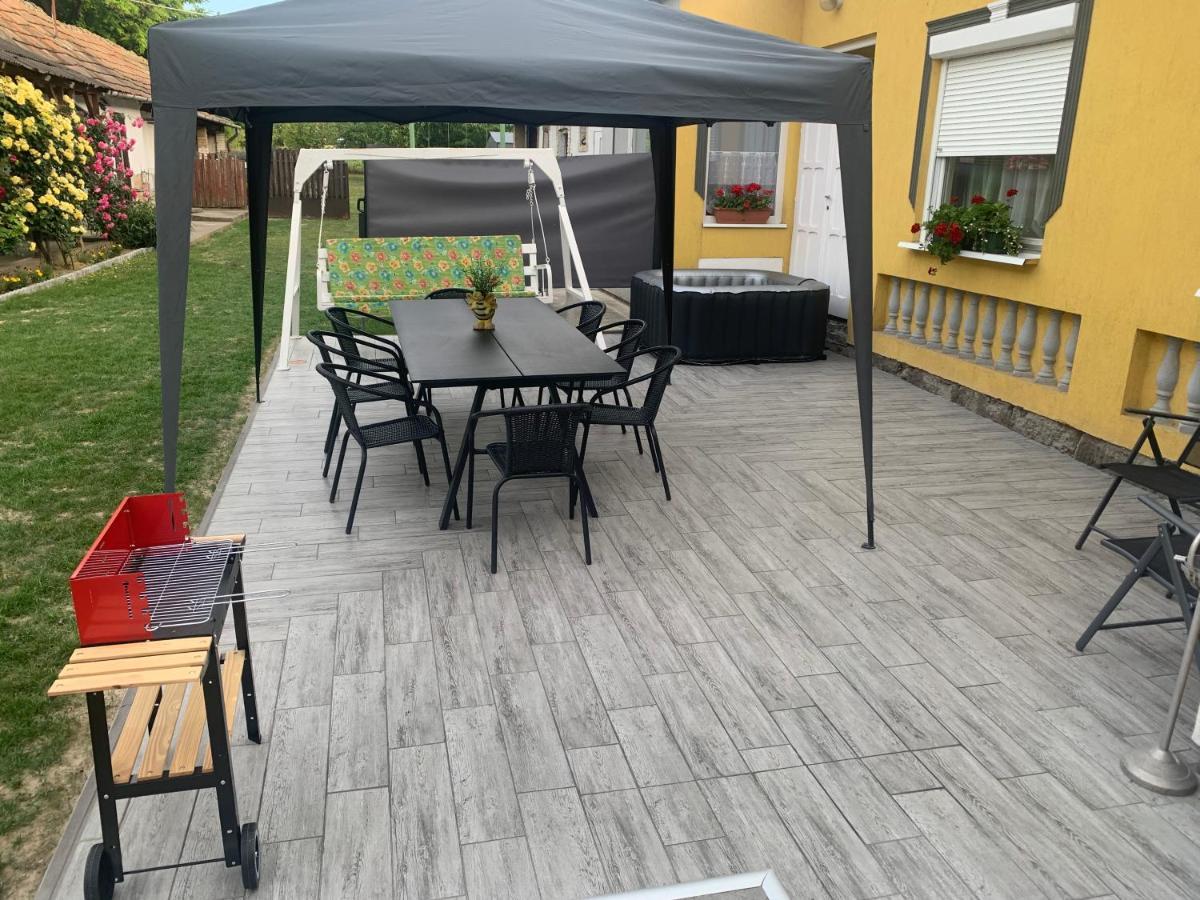 Viktor Apartmanhaz Zamárdi Buitenkant foto