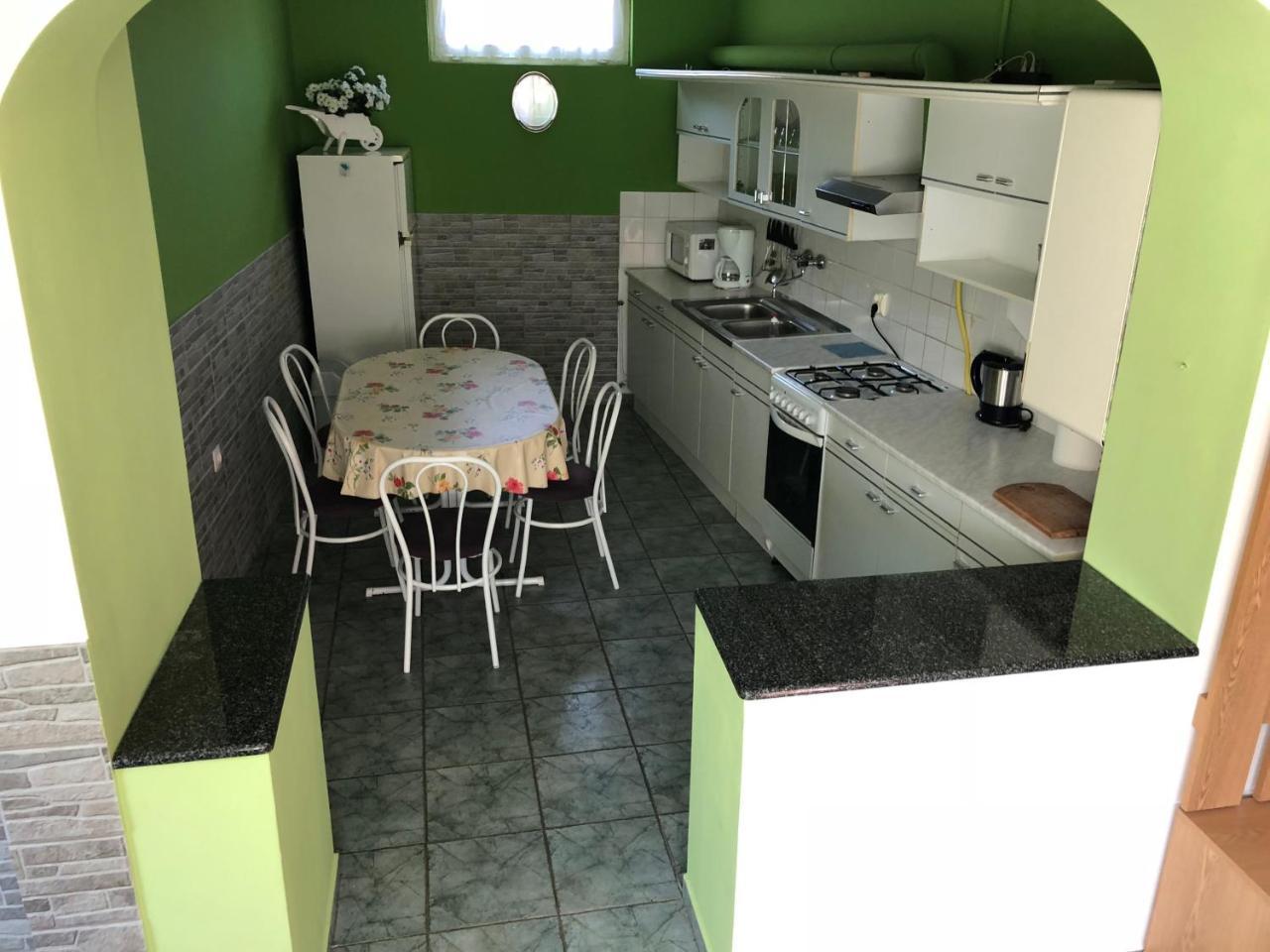 Viktor Apartmanhaz Zamárdi Buitenkant foto