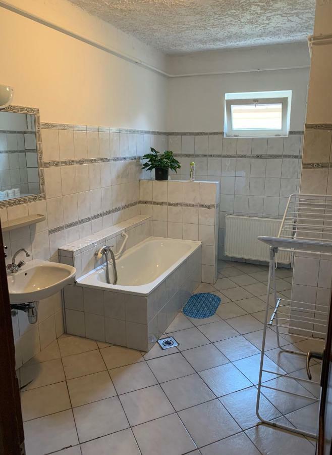 Viktor Apartmanhaz Zamárdi Buitenkant foto