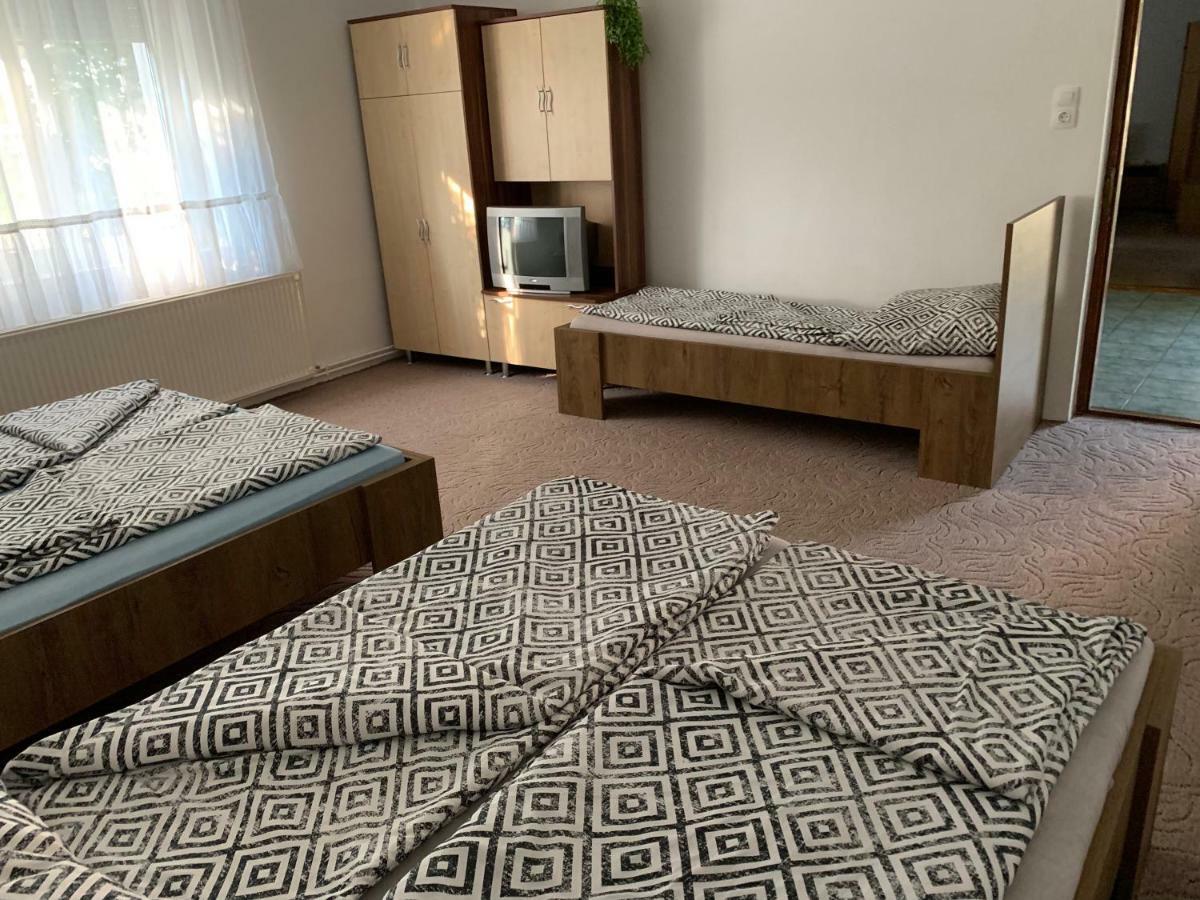 Viktor Apartmanhaz Appartement Zamárdi Buitenkant foto