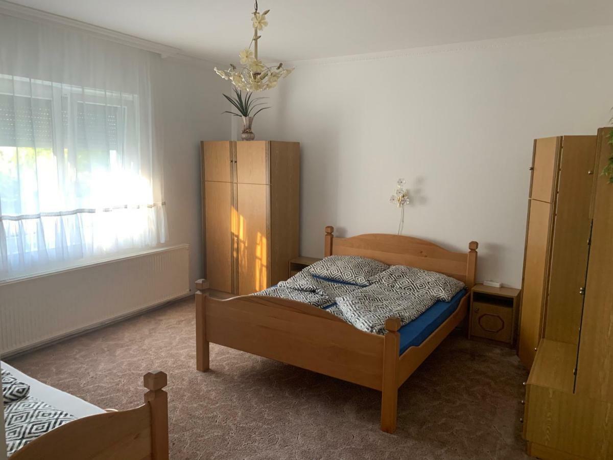 Viktor Apartmanhaz Appartement Zamárdi Buitenkant foto